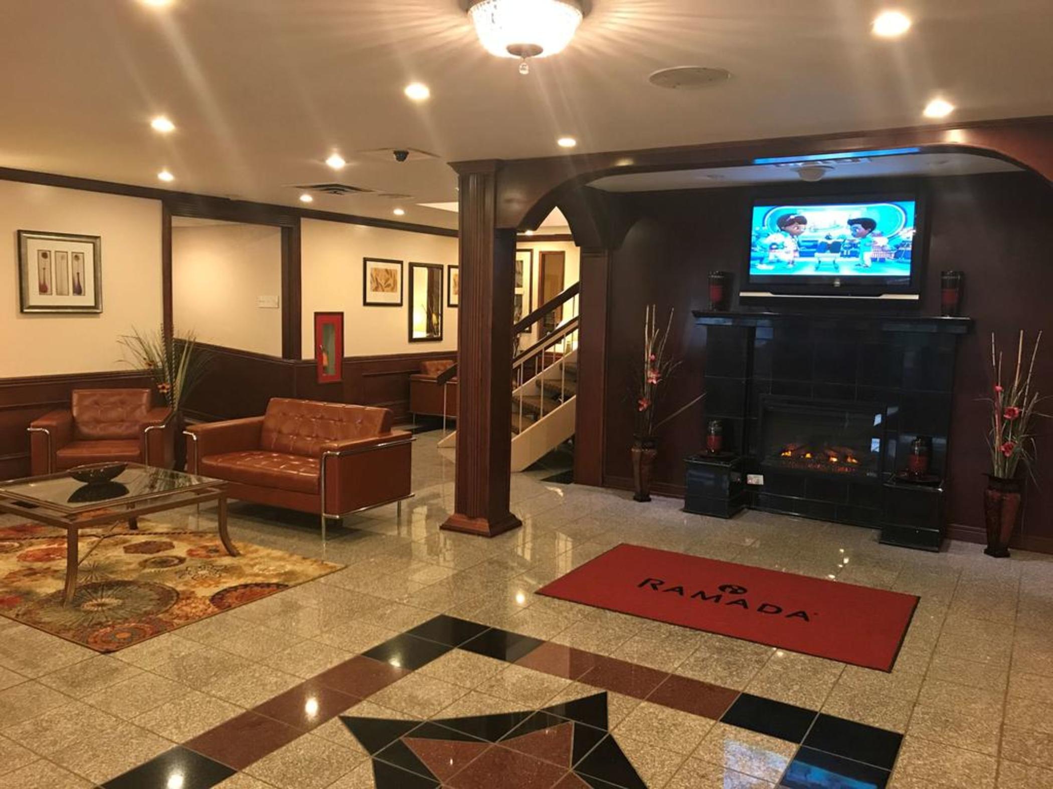 รามาดา บาย วินด์แฮม แอลเบิร์ต ลี Hotel อัลเบิร์ต ลีย์ ภายนอก รูปภาพ