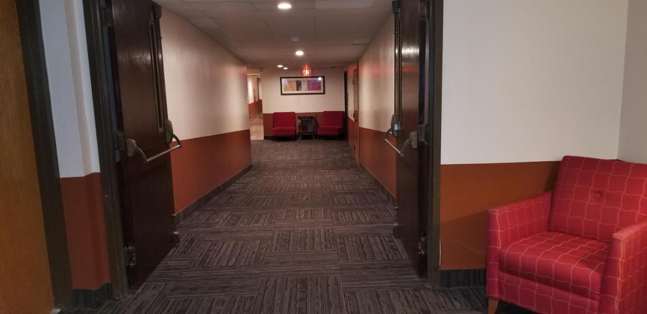 รามาดา บาย วินด์แฮม แอลเบิร์ต ลี Hotel อัลเบิร์ต ลีย์ ภายนอก รูปภาพ